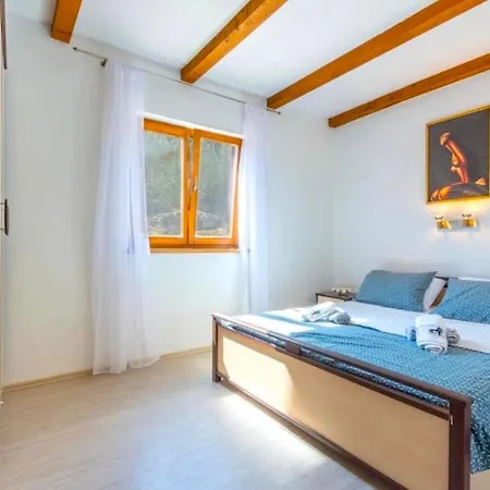 Casa de Férias Sunny With Pool Island Brac *