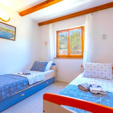 Casa de Férias Sunny With Pool Island Brac Dračevica